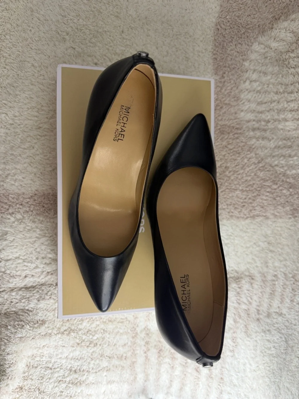 Michael Kors Flex Mid Pump - Picture 2 of 5